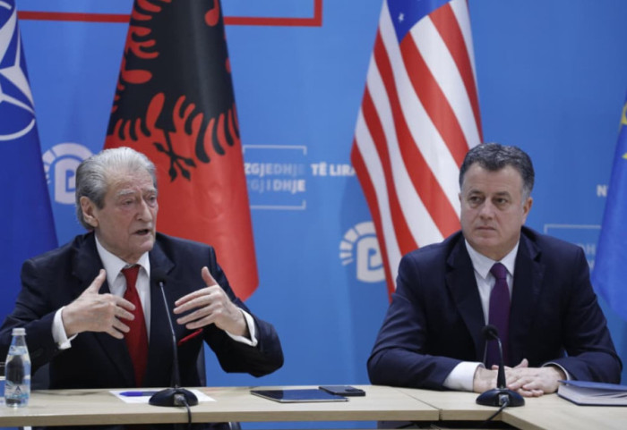 Berisha takon krerët e degëve: Vit përcaktues, të përgatitemi për protestën e 24 janarit