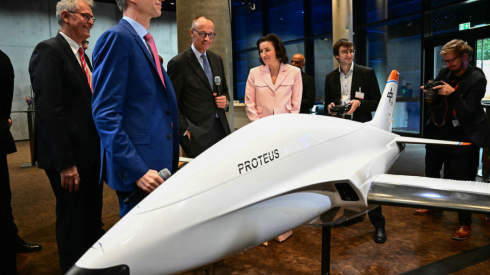 Britania prezanton një helikopter pa pilot