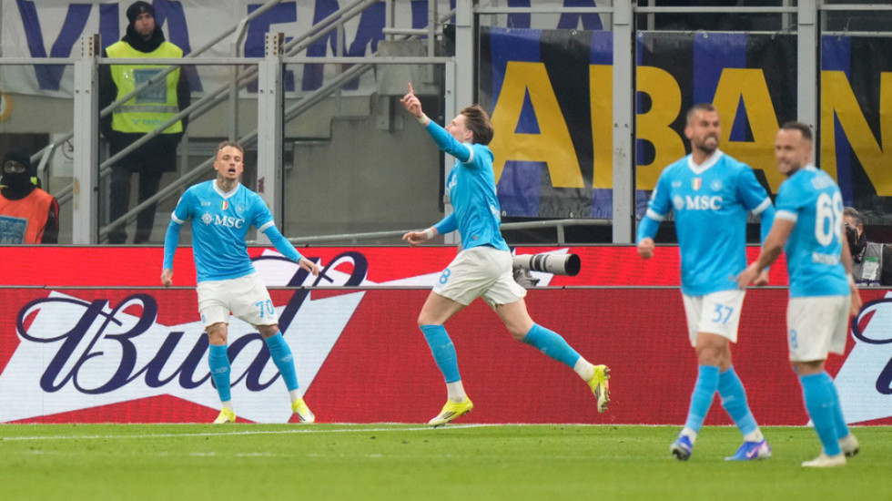 Napoli rikthehet te fitorja, mund Sassuolon 1-0