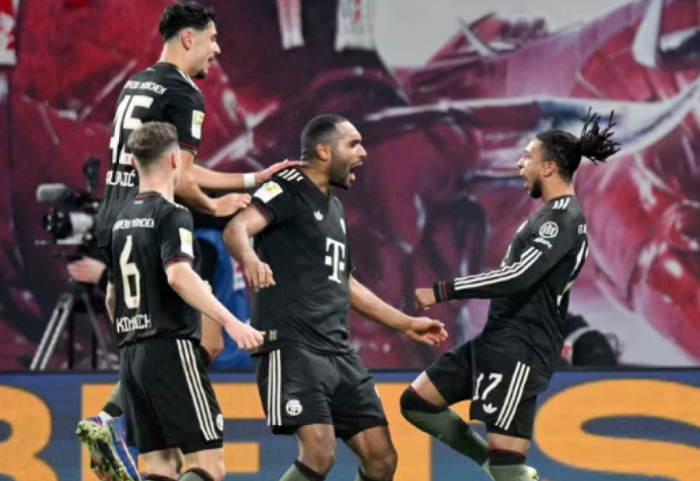 Bayern përmbys Leipzig dhe vijon kryesimin në distancë