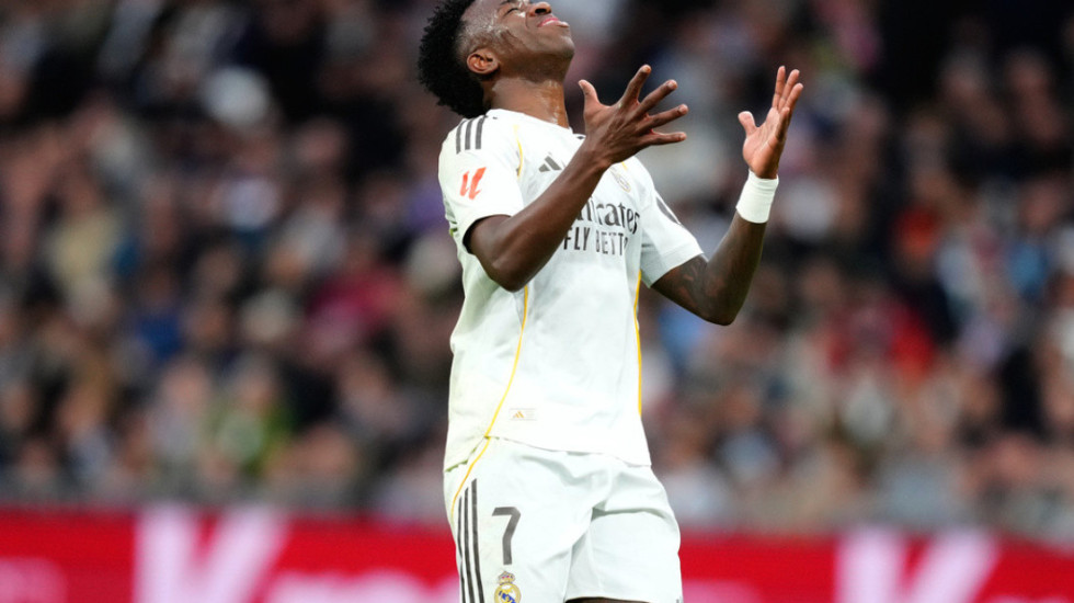 Fishkëllima nga tifozët në “Bernabeu”, Vinicius largohet mes lotësh
