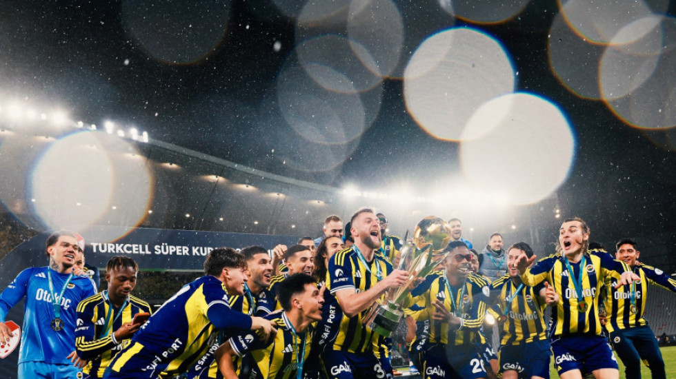 Risi nga Fenerbahçe, futbollistët dhurojnë 1% të pagës për bamirësi