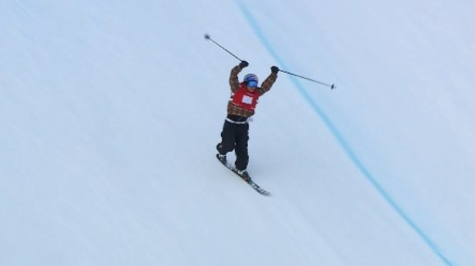 Humb një ski në ajër dhe realizon kërcimin, “fluturimi” i pamundur i Matej Svancer