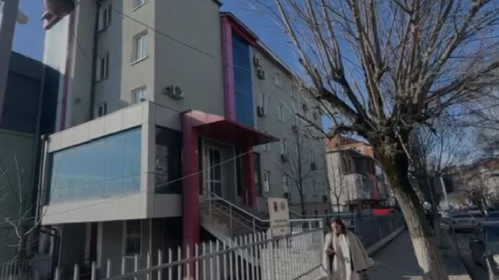 Gjykata e Dibrës lë në burg binjakët e dyshuar për vrasje