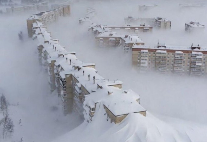 Stuhia historike e dëborës në Kamchatka, imazhet dramatike me dron