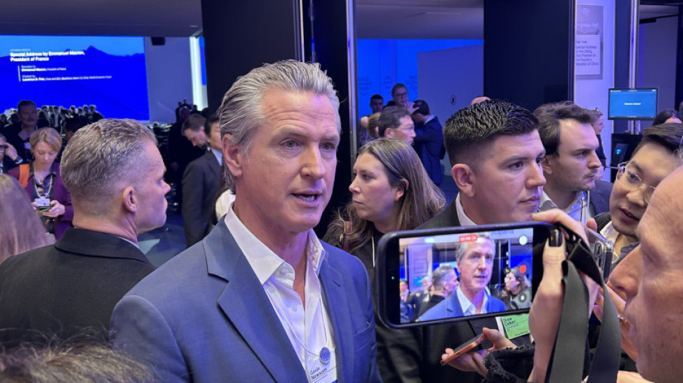 “Trump është si T-Rex, me të ose bëhesh partner ose të gllabëron”