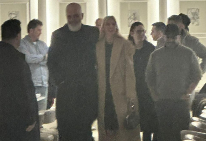 Kryeministri Rama, të qeshura dhe përqafime me Ivanka Trump pas kafes në Vlorë