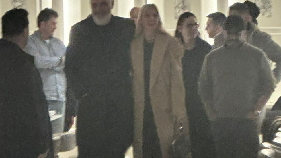 Kryeministri Rama, të qeshura dhe përqafime me Ivanka Trump pas kafes në Vlorë