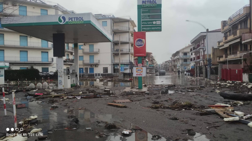 Shkatërrim pas ciklonit në Siçili: Plazhe të zhdukura, varka në rrugë dhe ndërtesa të dëmtuara
