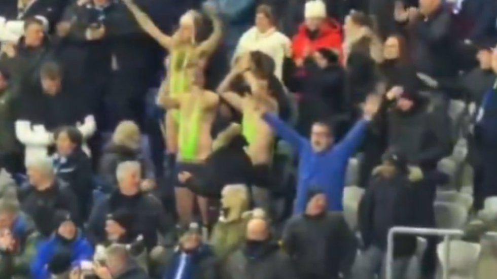 Të veshur si Borati dhe të dehur në stadium, burgosen 3 tifozë belgë në Kazakistan