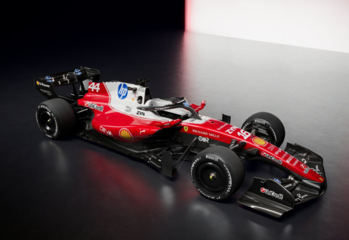 Ferrari prezanton makinën e re, Hamilton zbret menjëherë në pistë