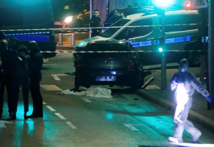 Ishte në makinë me foshnjën 6-muajshe, vrasësit me pagesë e ekzekutojnë në mes të qytetit