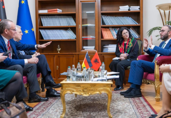 Bardhi takon ministrin gjerman për Europën: Garantimi i zgjedhjeve të lira, jetike për Shqipërinë