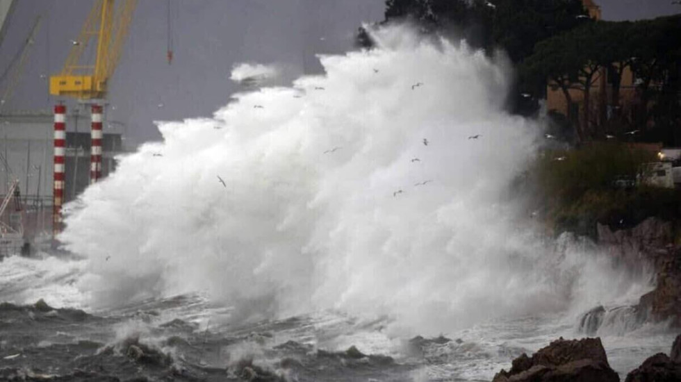 Gjashtëmbëdhjetë metër e lartë, dallga më e madhe e regjistruar ndonjëherë në Mesdhe