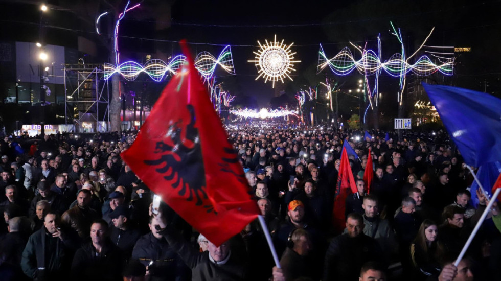 “Ora e opozitës”, thirrja e Sali Berishës: Vërshim i papërmbajtur drejt Tiranës