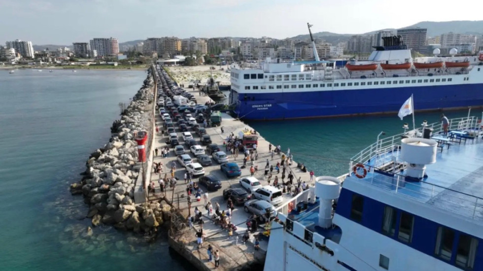 Moti i keq, të dielën anulohet mbërritja e tragetit nga Brindisi në Vlorë