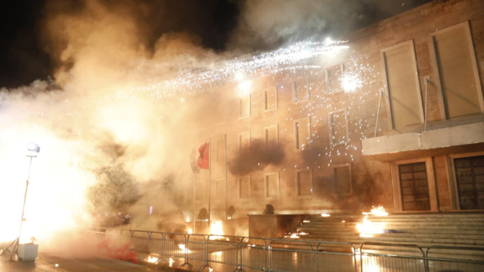 Dhuna në protestën e PD, 18 të arrestuar, 17 të proceduar, mes tyre 4 zyrtarë të PD