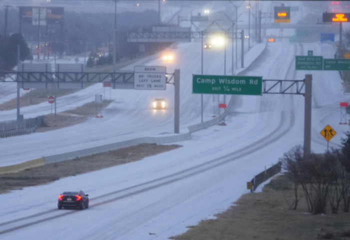 Stuhia e borës “gjunjëzon” SHBA, mijëra njerëz pa energji, probleme në aeroporte