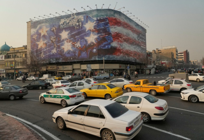 Trump nisi aeroplanmbajtësen, Irani ia kthen me banderolën ku digjen avionët luftarakë amerikanë