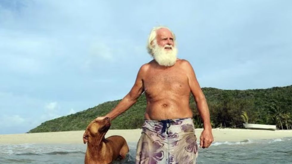 Burri që hoqi dorë nga 1 miliard dollarë për të jetuar në ishullin e shkretë