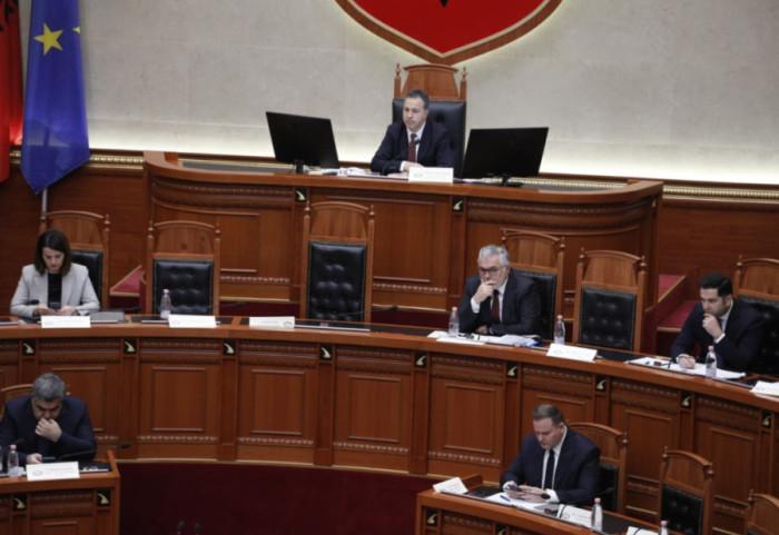 Punimet në Kuvend, PS voton heqjen e 4 projektligjeve nga kalendari