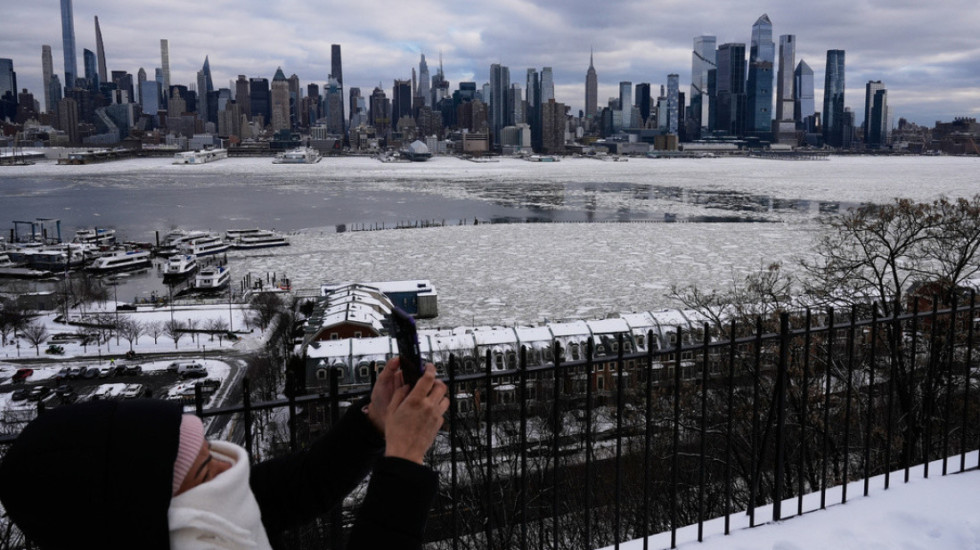 Stuhia arktike në SHBA: Të paktën 21 viktima dhe kaos në trafikun ajror