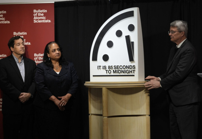 Ora e Kiametit, vetëm 85 sekonda e ndajnë njerëzimin nga shkatërrimi total