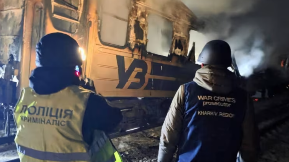 Rusia bombardon trenin me 300 pasagjerë në Ukrainë, Zelensky: Akt terrorist