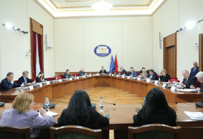 Çështja “Balluku” ndez polemikat në Këshillin e kryetarëve, Bardhi e Tabaku replika me Peleshin