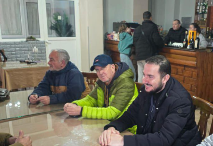 Turi i Salianjit ndalon në Himarë, kritika të ashpra për drejtimin e Partisë Demokratike