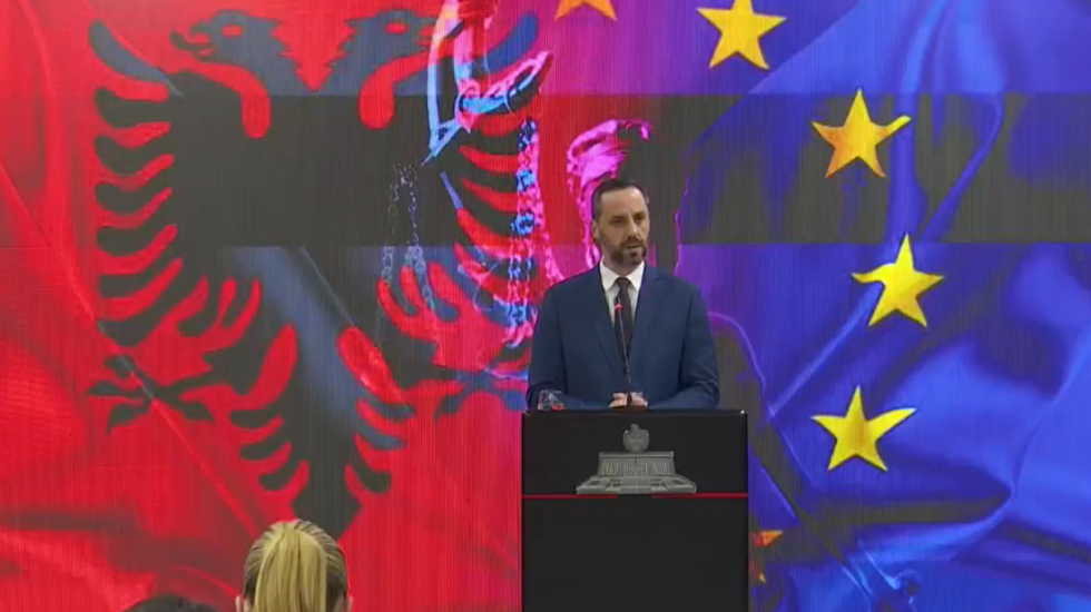 10 mijë përfitues në total, Lamallari: Lirohen 338 të dënuar, ulje dënimi për 980 të tjerë