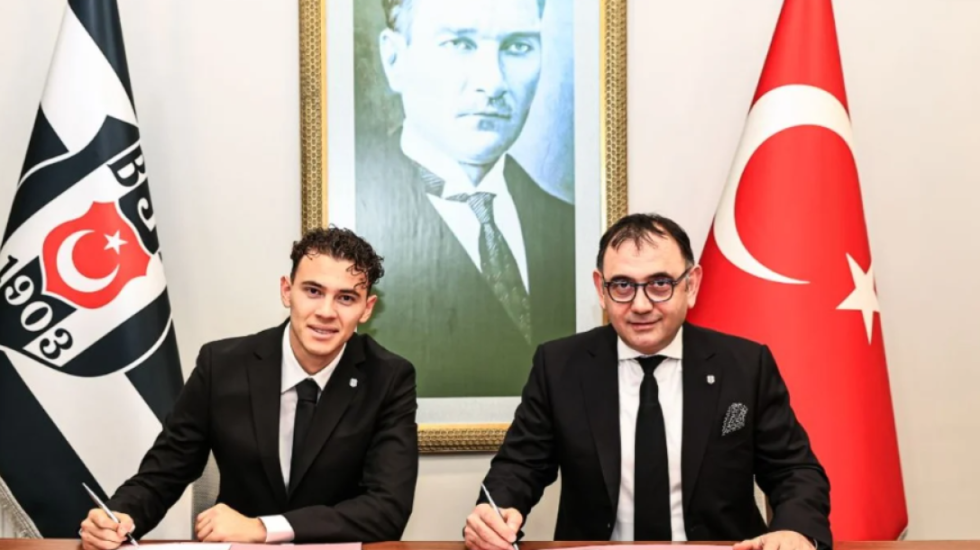 E zeza mbi të bardhë, Asllani nis aventurën e re në Turqi