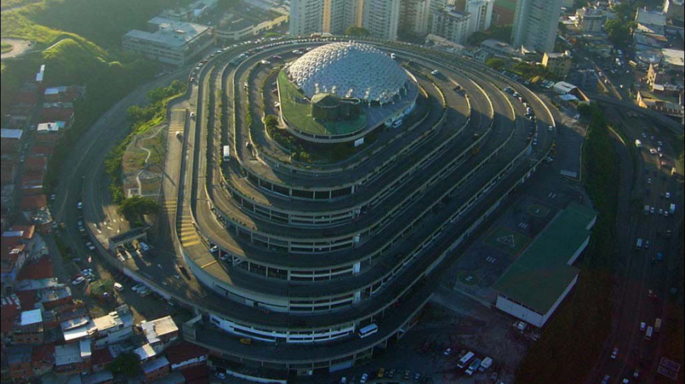 Mbyllet burgu famëkeq në Venezuelë, amnisti për të burgosurit politikë