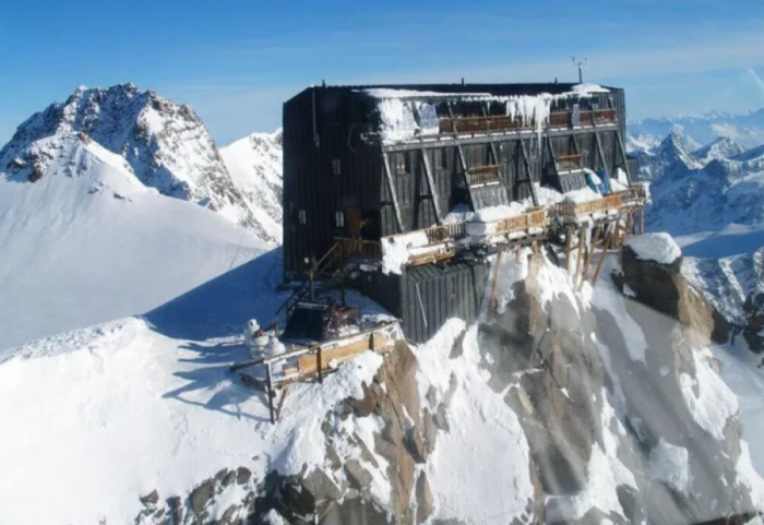 70 shtretër mbi re, hoteli në majë të Europës, duhen dy ditë ecje për ta arritur