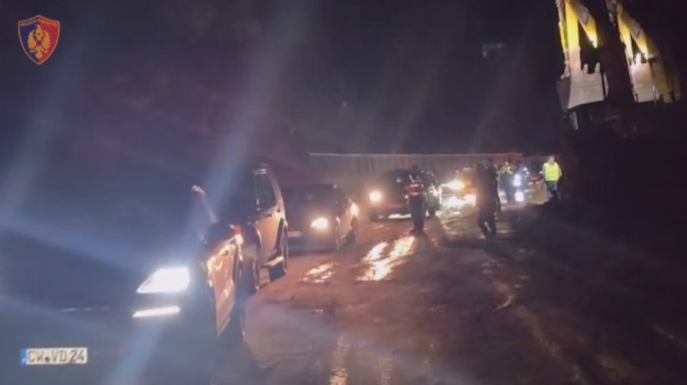 Pas 8 orësh bllokim, hapet rruga Librazhd- Qafë Thanë