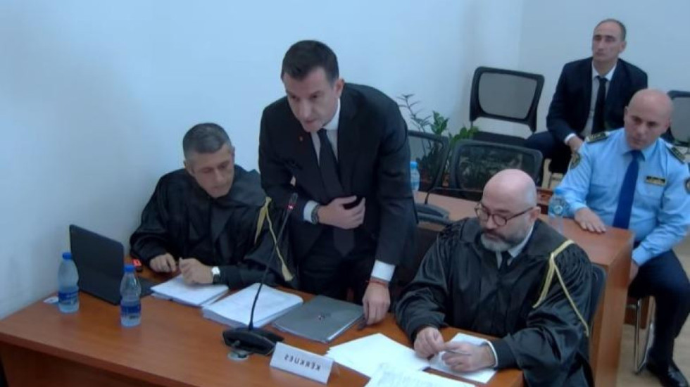 Ish-deputeti i PS bëhet avokati i Erjon Veliajt, Dumani kundërshton, shtyhet seanca gjyqësore