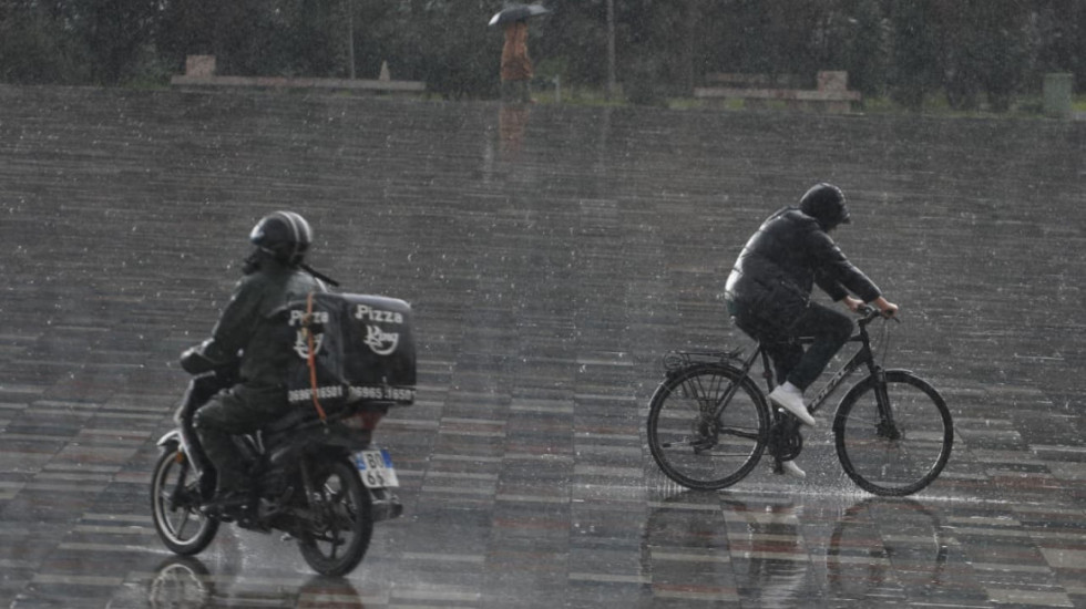 E mërkura me reshje të dendura, rrezik nga përmbytjet