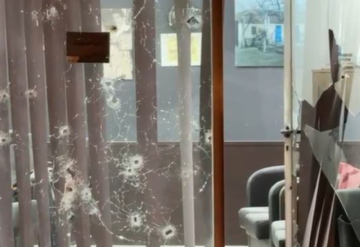 Iu kundërpërgjigj me armë atentatorëve në Lezhë, ndalohet polici që ndodhej në berberhane