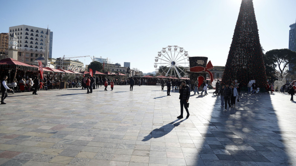 Të huajt që jetojnë dhe punojnë në Shqipëri, kush janë vendet që dominojnë