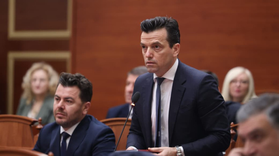 Agron Shehaj përjashtohet 20 ditë nga Kuvendi