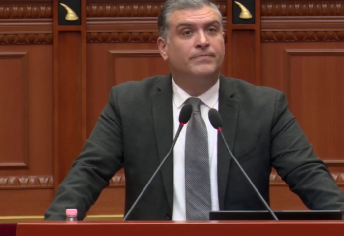 Blushi interpelancë për Ilir Metën: Nuk i lejohen intervistat, ministri: Nuk ka asnjë trajtim çnjerëzor