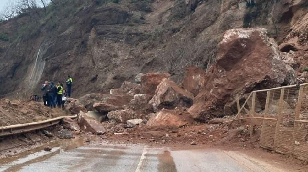 Rrëshqitjet e dheut, nisin punimet në aksin Librazhd-Korçë, devijohet qarkullimi