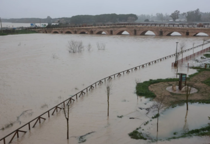 Moti i keq pushton Spanjën, përmbytje të mëdha, mijëra të evakuuar