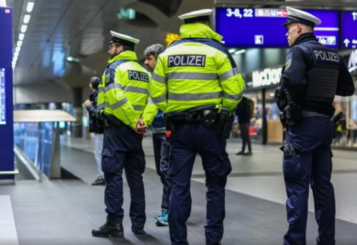 Gjermani, 26-vjeçari pa biletë vret kontrollorin e trenit