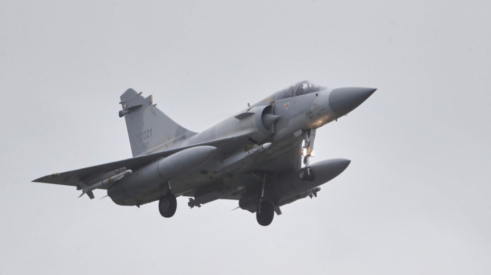 Kina rrethon sërish Tajvanin, 12 avionë e 7 anijë kërcënojnë ishullin