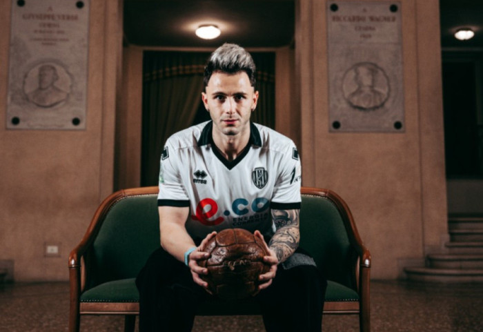 Dyshe sulmi shqiptare te Cesena, Vrioni lë Amerikën dhe i bashkohet Shpendit