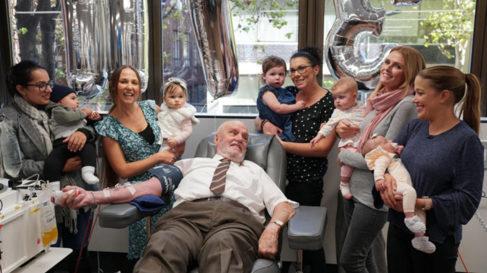 Burri që për 60 vjet ka dhuruar plazmë, duke shpëtuar jetën e 2,4 milionë foshnjeve