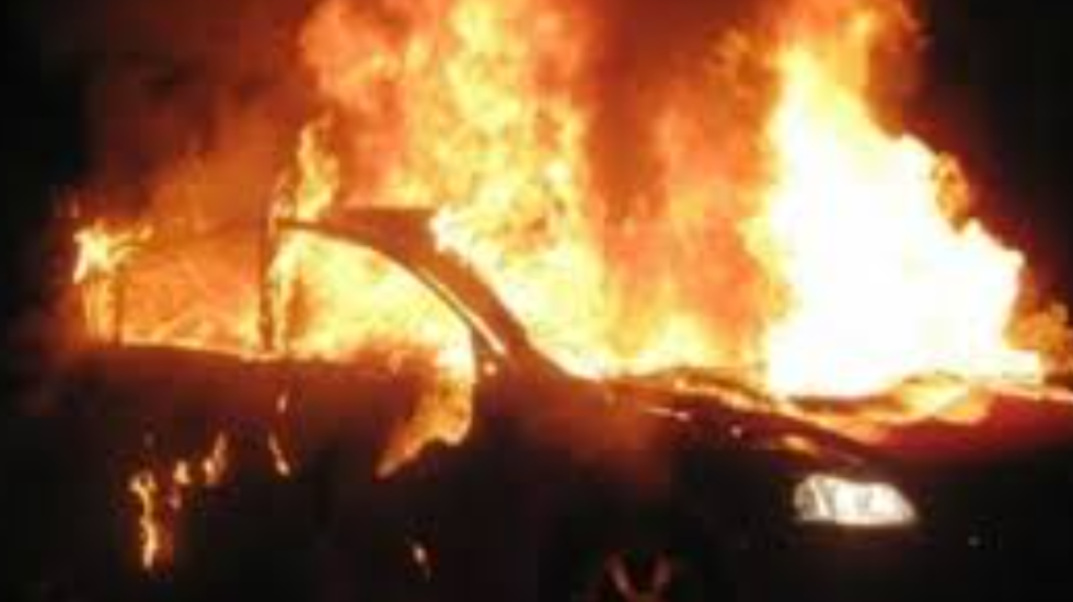 Makina merr flakë gjatë natës, policia nis hetimet