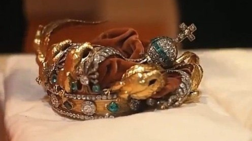 Grabitja e bujshme në Luvër, kurora e mbretëreshës Eugénie do të restaurohet