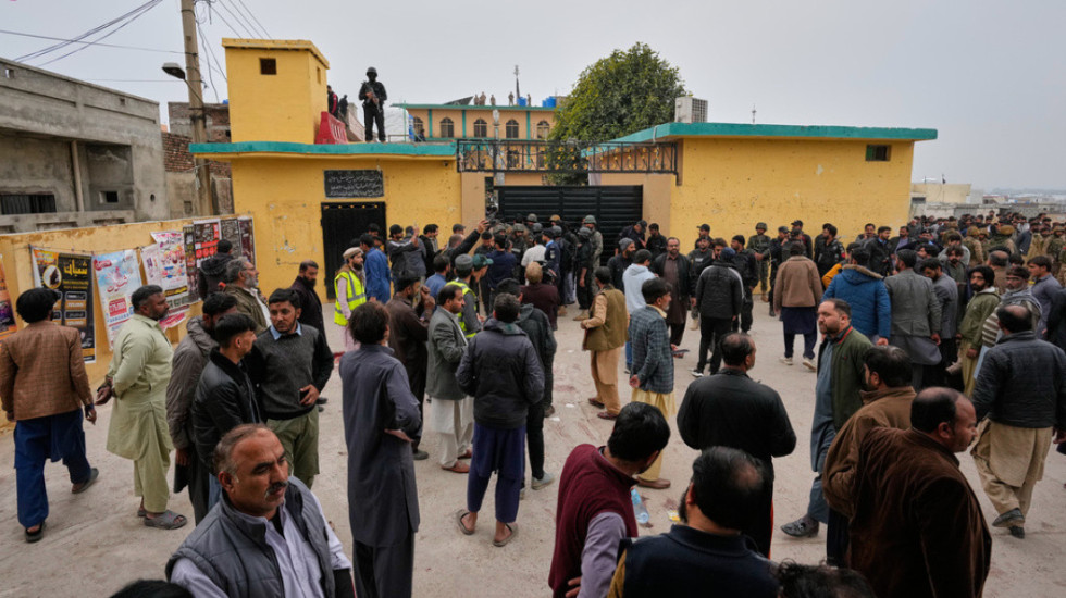 Më shumë se 30 të vrarë në shpërthimin në xhaminë e Pakistanit